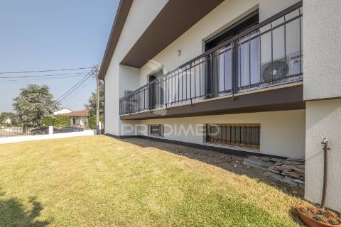 Moradia individual t3 - centro de amares (renovada)