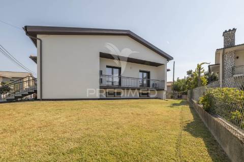 Moradia individual t3 - centro de amares (renovada)