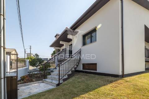 Moradia individual t3 - centro de amares (renovada)