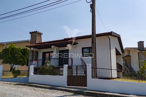 Moradia individual t3 - centro de amares (renovada)