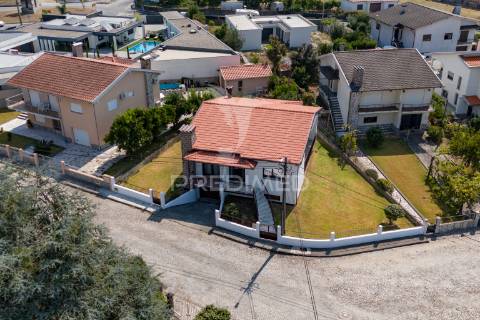 Moradia individual t3 - centro de amares (renovada)