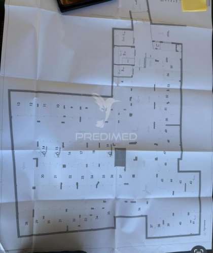 Garagem com capacidade para 55 viaturas, para venda em lagos