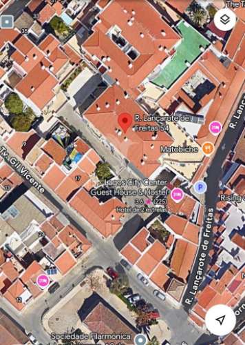 Garagem com capacidade para 55 viaturas, para venda em lagos