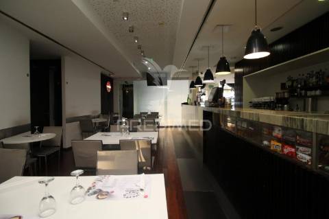 Exploração de restaurante, pastelaria, padaria e fabrico