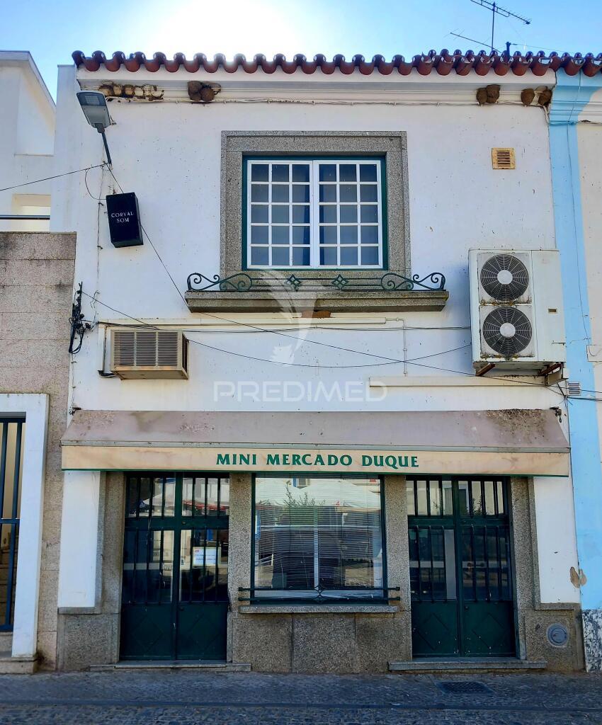 Loja para comércio/serviços em plena baixa de redondo