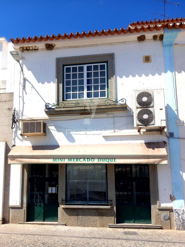 Loja para comércio/serviços em plena baixa de redondo