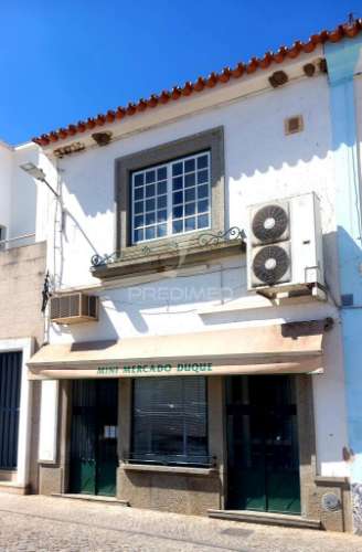 Loja para comércio/serviços em plena baixa de redondo