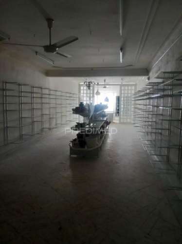 Loja para comércio/serviços em plena baixa de redondo