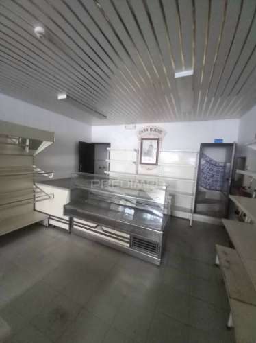 Loja para comércio/serviços em plena baixa de redondo