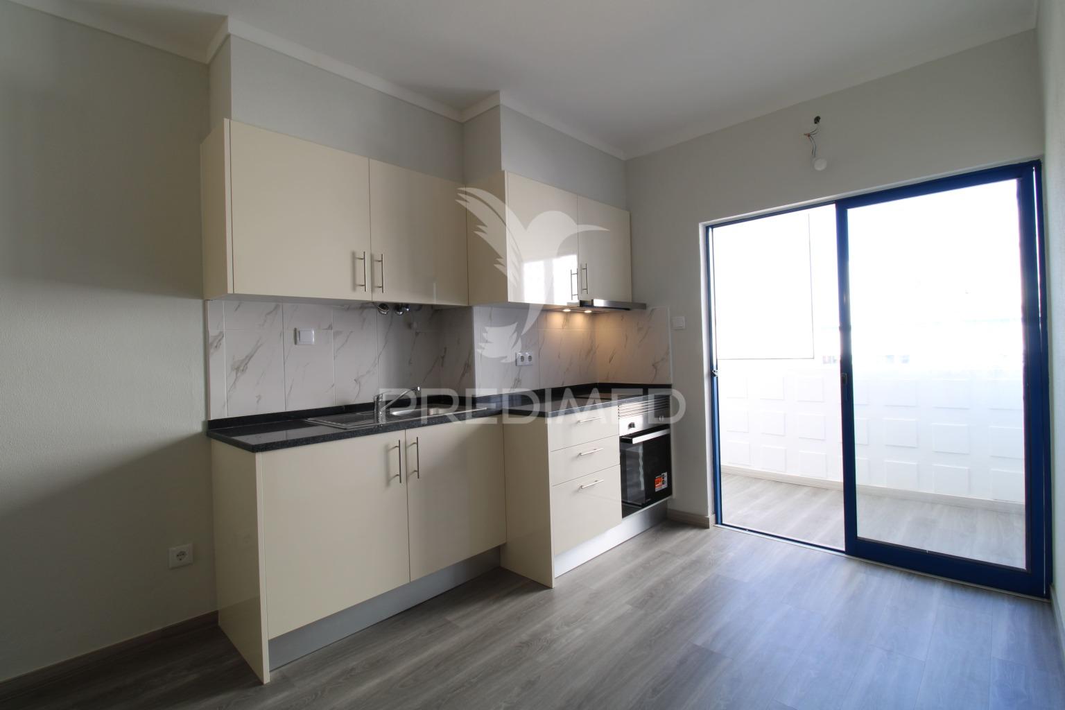 Apartamento t0+1 renovado junto à praia da rocha