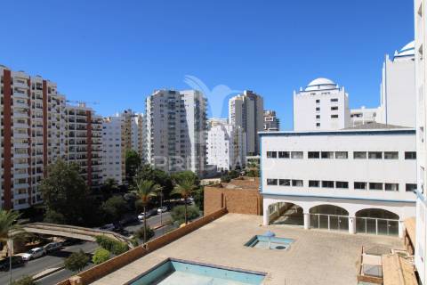 Apartamento t0+1 renovado junto à praia da rocha