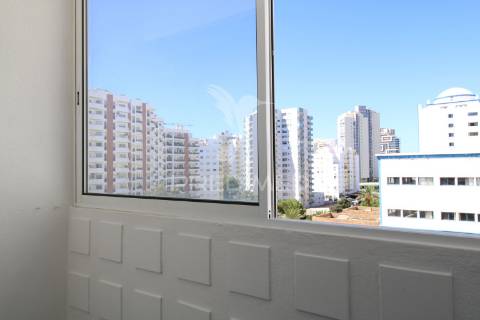 Apartamento t0+1 renovado junto à praia da rocha