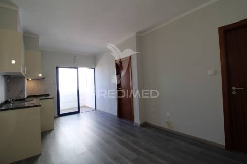 Apartamento t0+1 renovado junto à praia da rocha