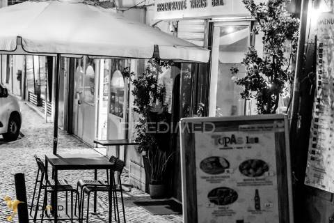 T2 renovado com varanda e vista rio, são vicente, lisboa