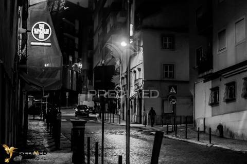 T2 renovado com varanda e vista rio, são vicente, lisboa