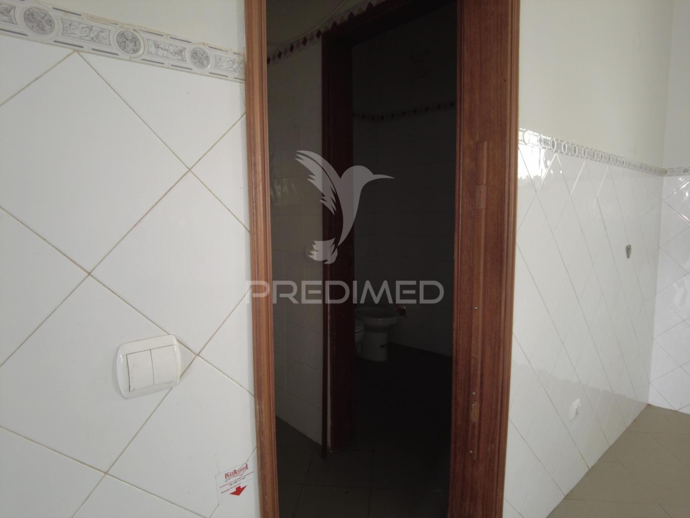 Espaço comercial estratégico em olhão