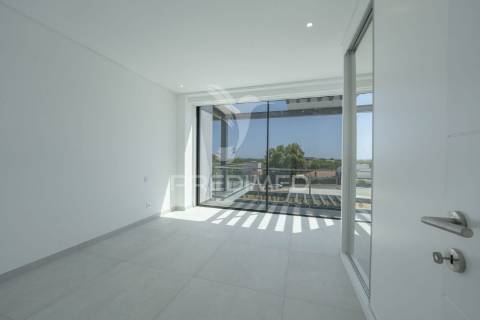 Algarve - moradia contemporânea perto da praia