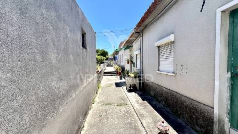 Conjunto de imóveis com potencial de rentabilidade em vila romeira