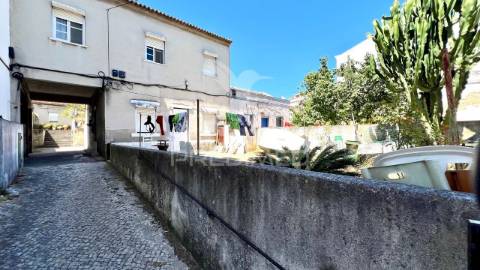 Conjunto de imóveis com potencial de rentabilidade em vila romeira