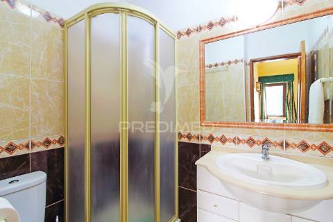 Moradia bem localizada