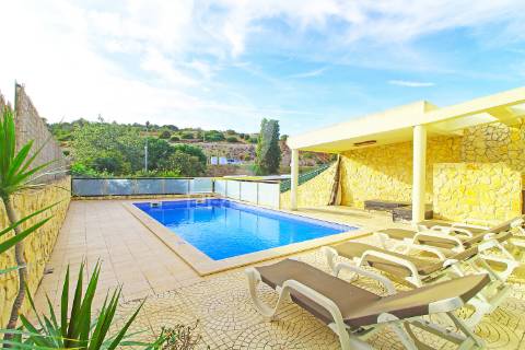 Moradia bem localizada