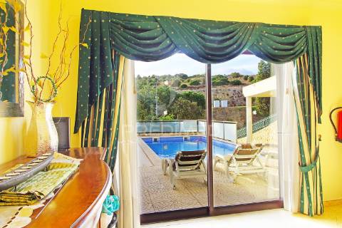 Moradia bem localizada