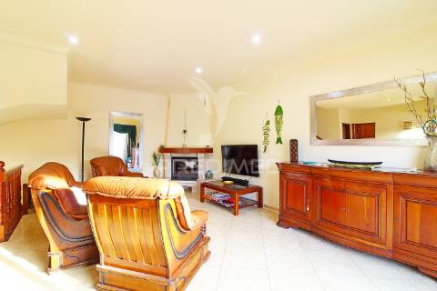 Moradia bem localizada