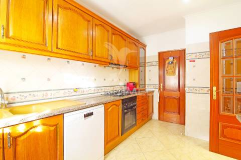 Moradia bem localizada