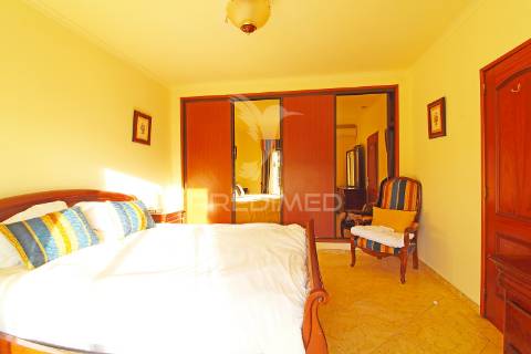 Moradia bem localizada