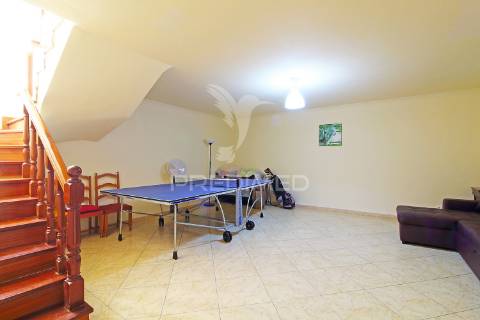 Moradia bem localizada