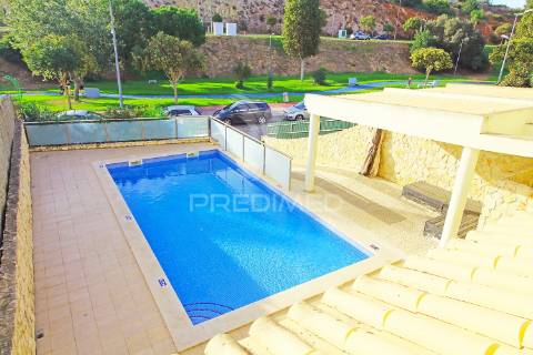 Moradia bem localizada