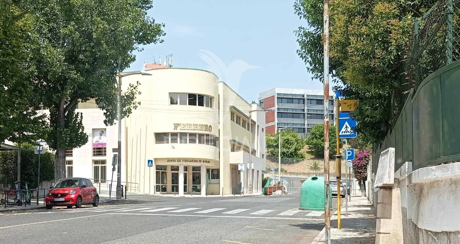 Apartamento duplex invertido t4 | lisboa | alvalade