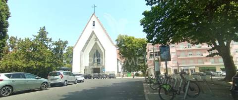 Apartamento duplex invertido t4 | lisboa | alvalade