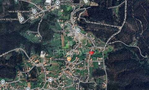 Terreno de 584 m 2 com ruina de 80 m2