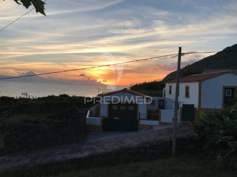 Refúgio natural com potencial de investimento – fajã dos vimes, ilha de são jorge