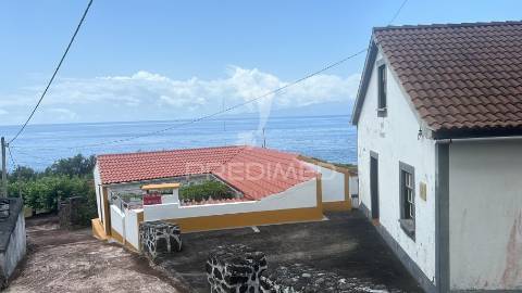 Refúgio natural com potencial de investimento – fajã dos vimes, ilha de são jorge