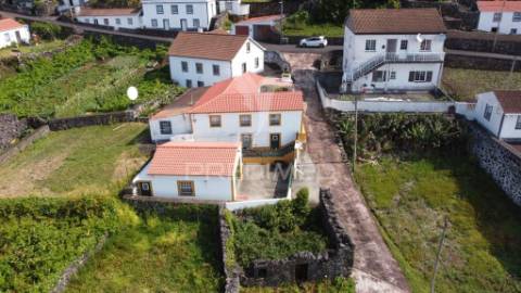 Refúgio natural com potencial de investimento – fajã dos vimes, ilha de são jorge