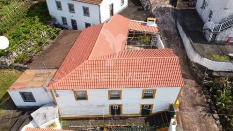 Refúgio natural com potencial de investimento – fajã dos vimes, ilha de são jorge