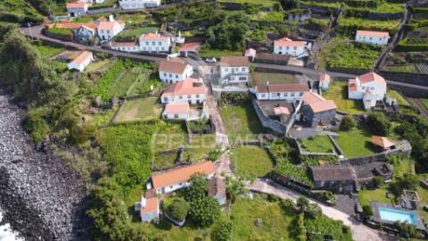 Refúgio natural com potencial de investimento – fajã dos vimes, ilha de são jorge
