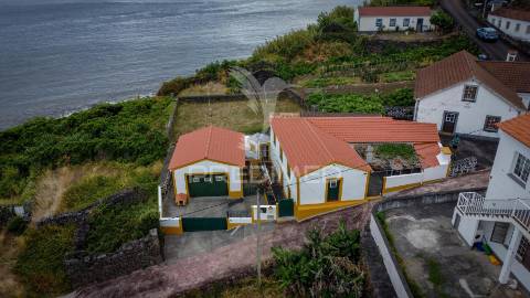 Refúgio natural com potencial de investimento – fajã dos vimes, ilha de são jorge