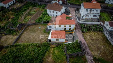 Refúgio natural com potencial de investimento – fajã dos vimes, ilha de são jorge