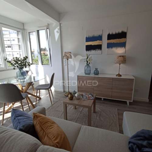 T3 remodelado com logradouro em benfica