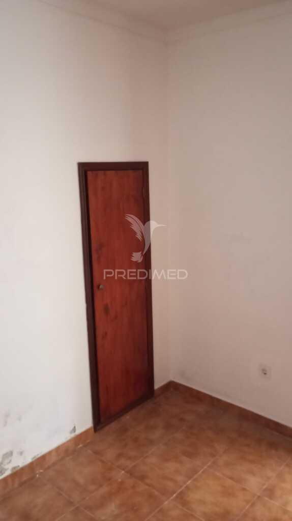 Moradia t2 com telheiro