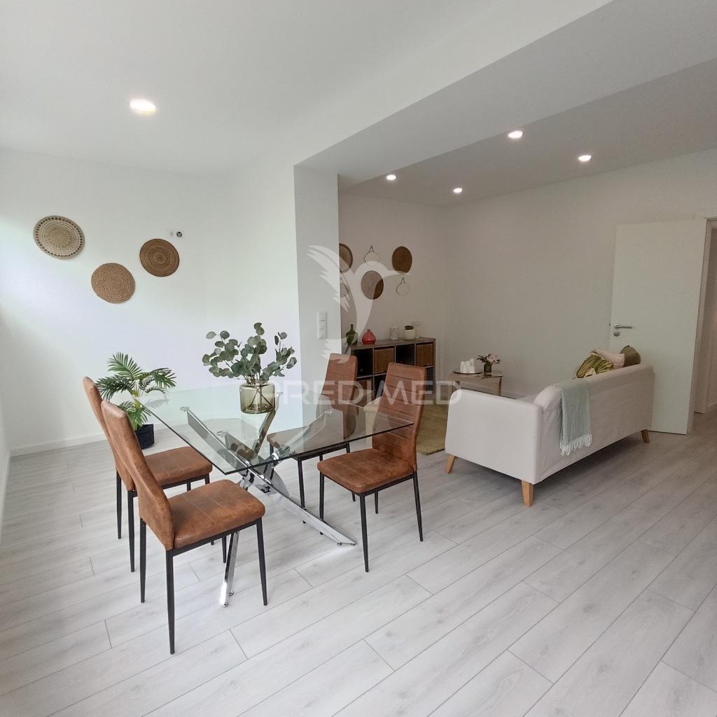 Apartamento t3 totalmente remodelado – penha de frança, lisboa