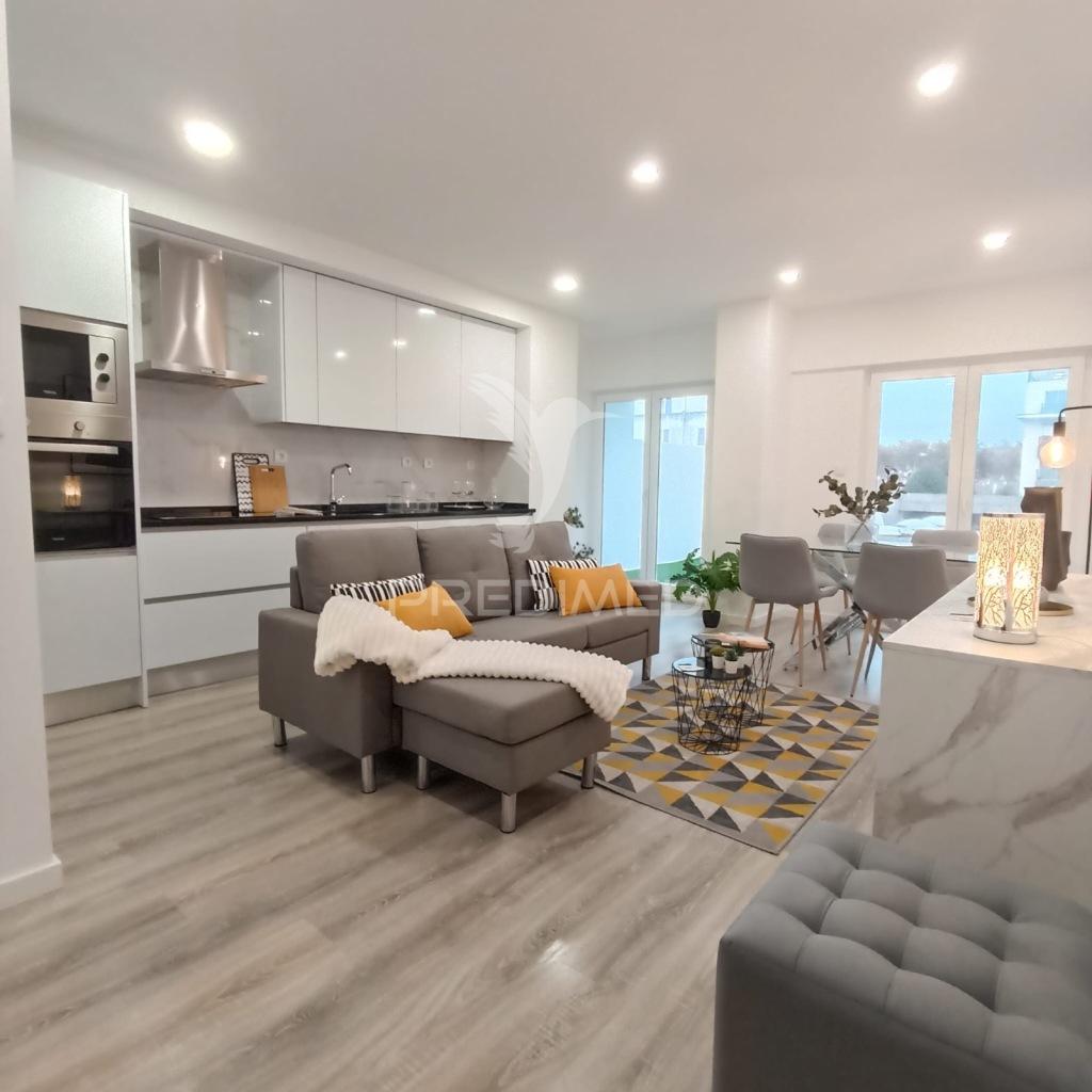 Apartamento t3 totalmente remodelado – penha de frança, lisboa