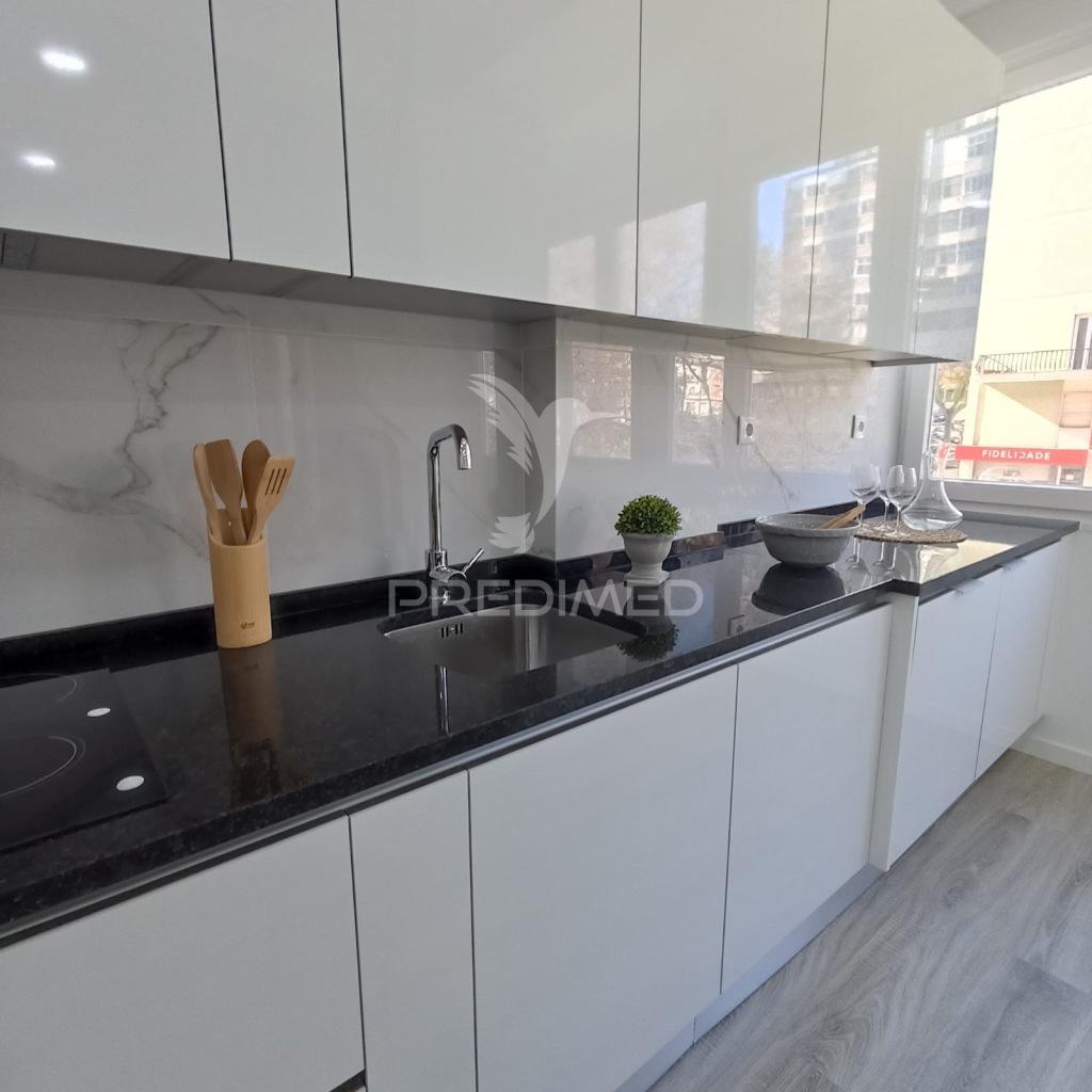 Apartamento t3 totalmente remodelado – estrada de benfica