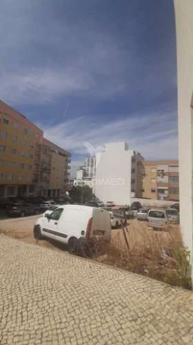 Terreno em zona central de setúbal, para construção de edifício de r/c e 5 andares c./ 3 andares para garagens.
