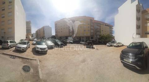 Terreno em zona central de setúbal, para construção de edifício de r/c e 5 andares c./ 3 andares para garagens.