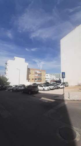 Terreno em zona central de setúbal, para construção de edifício de r/c e 5 andares c./ 3 andares para garagens.
