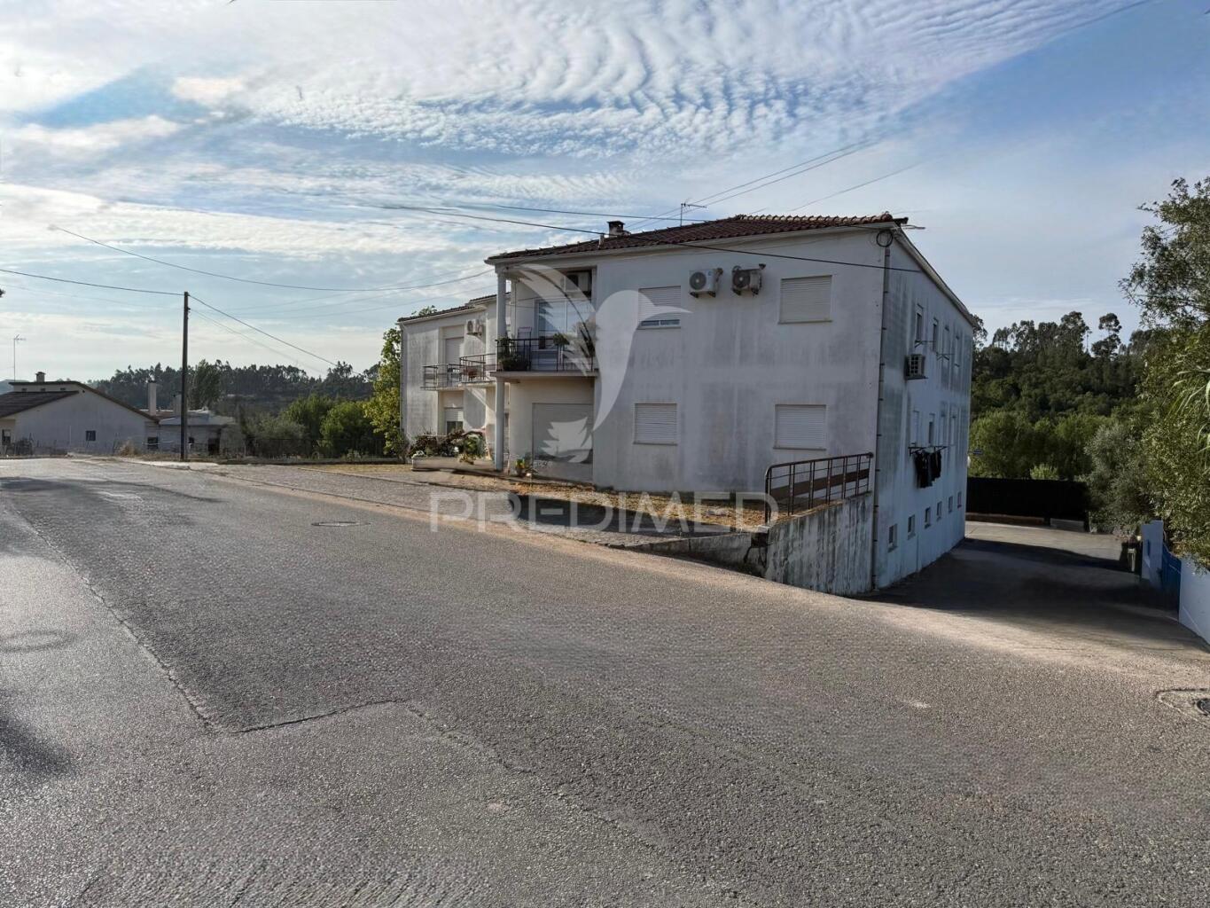 Apartamento t3 renovado com garagem – amiais de cima, santarém